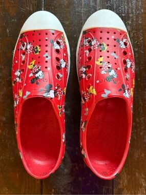 Disney Minnie Mouse Red Shoes Women’s 9/Men’s 7 Native